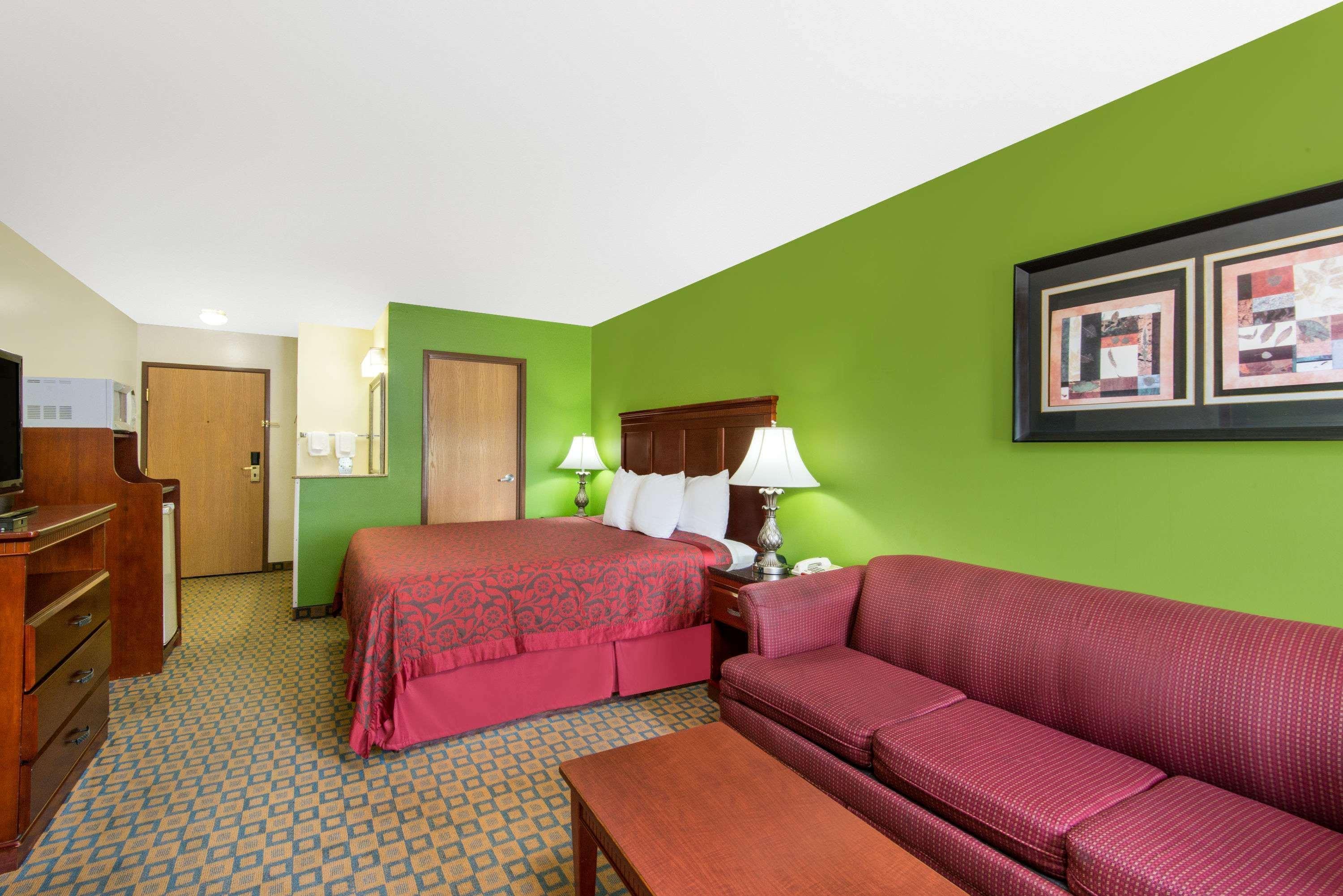 Days Inn & Suites By Wyndham Wichita Exteriör bild